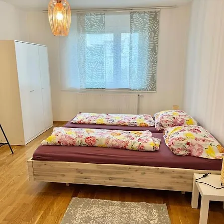 Happy Near Airport & Free Parking Apartment *