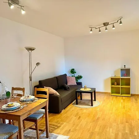 Happy Near Airport & Free Parking Apartment Schwechat