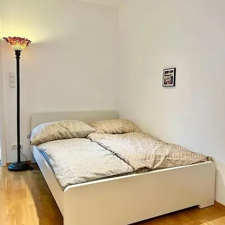 Happy Near Airport & Free Parking Apartamento